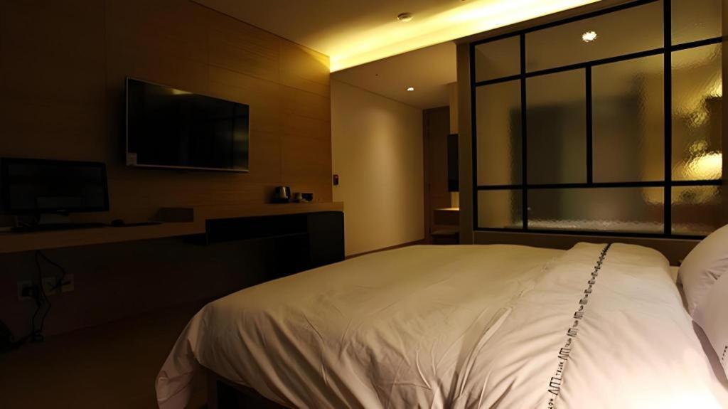 Business Design Hotel Luv Інчхон Екстер'єр фото