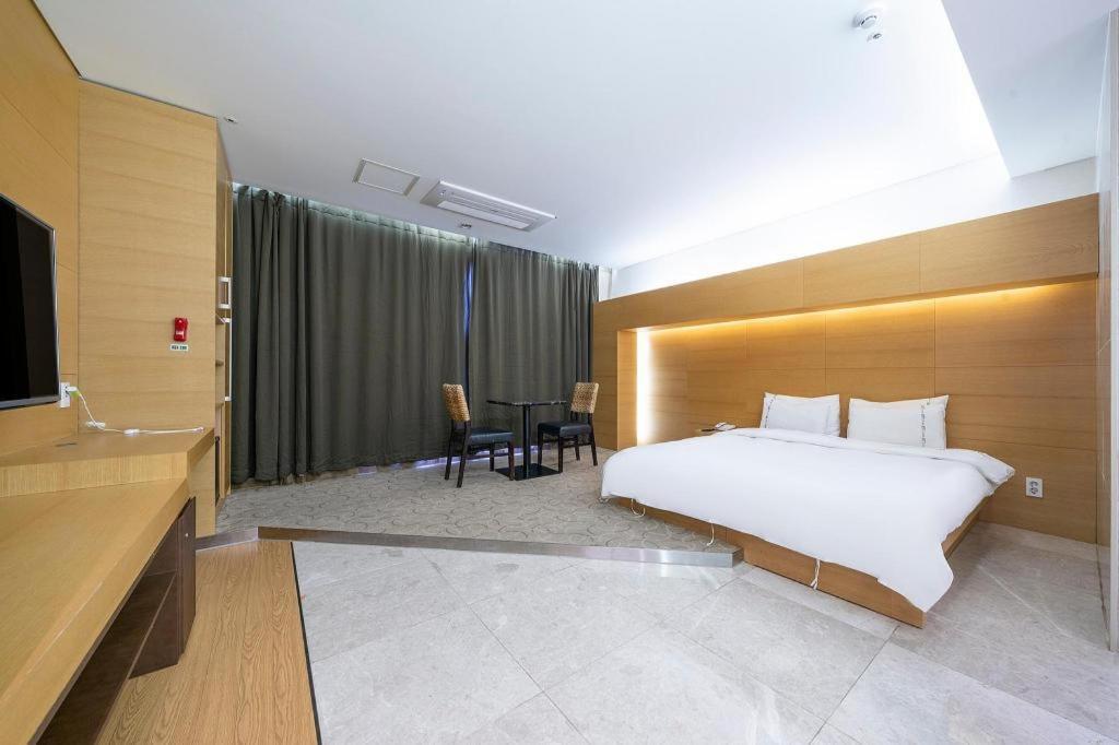 Business Design Hotel Luv Інчхон Екстер'єр фото