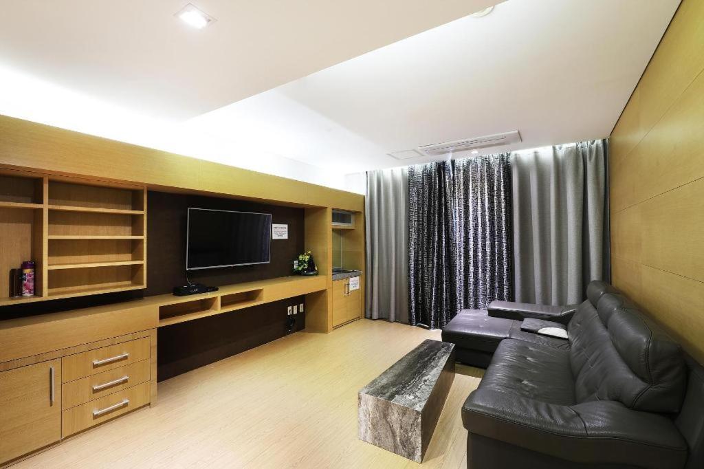 Business Design Hotel Luv Інчхон Екстер'єр фото