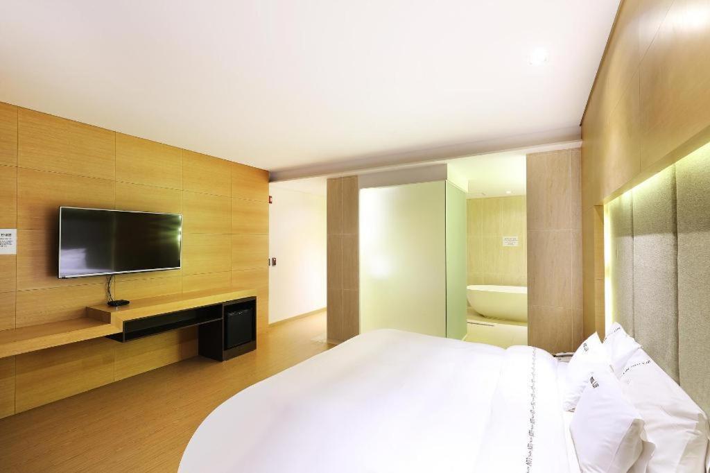 Business Design Hotel Luv Інчхон Екстер'єр фото