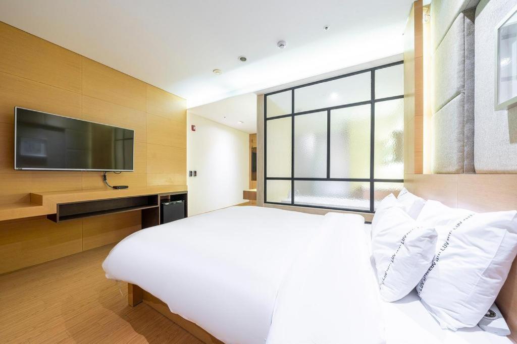 Business Design Hotel Luv Інчхон Екстер'єр фото