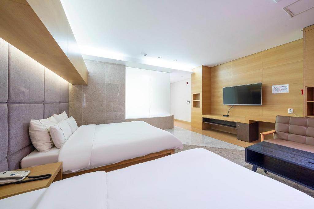 Business Design Hotel Luv Інчхон Екстер'єр фото