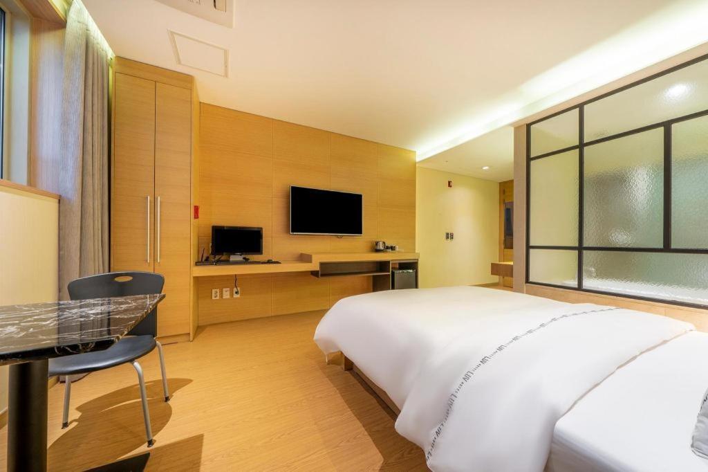 Business Design Hotel Luv Інчхон Екстер'єр фото