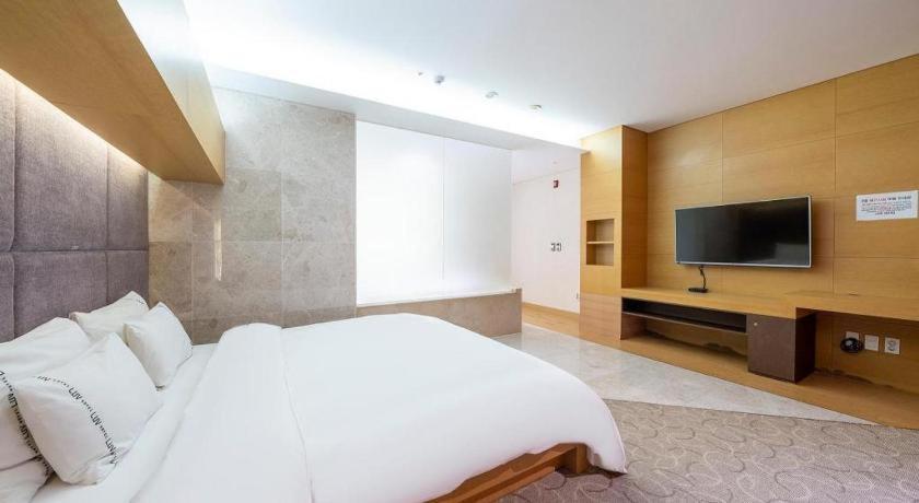 Business Design Hotel Luv Інчхон Екстер'єр фото